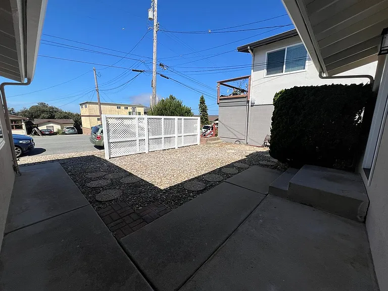 1250 Bolton Dr — Photo 3