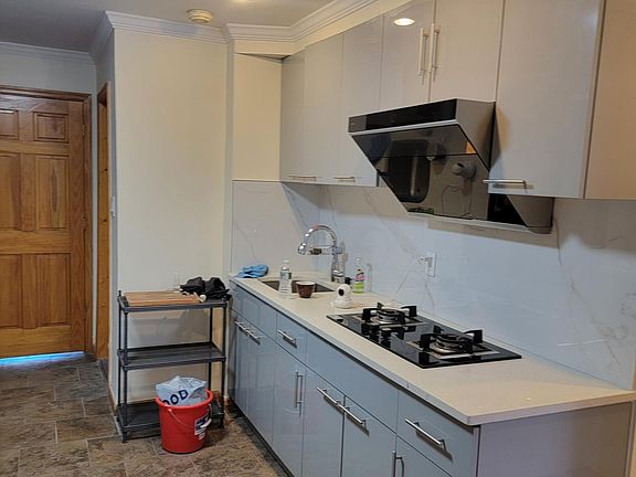 5th image of 73-24 52nd Ct Floor 1