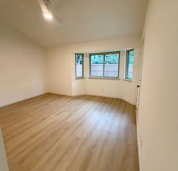 3308 Meadowview Dr — Photo 9