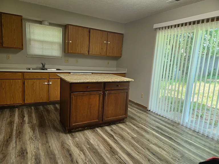 2208 Big Tree Dr — Photo 4