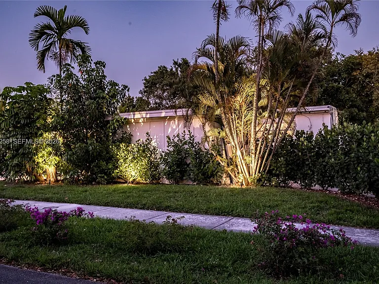 3138 SW 15th St — Photo 37
