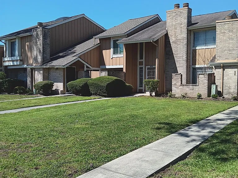 6226 W Airport Blvd — Photo 1