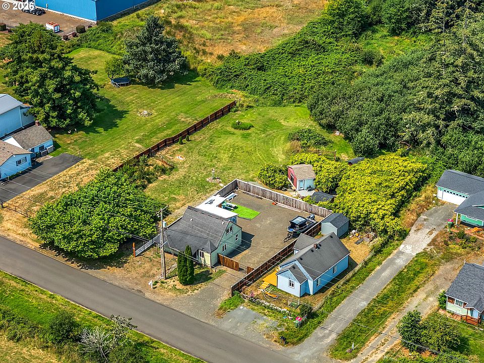 1st image of 1465 SE 12th Pl