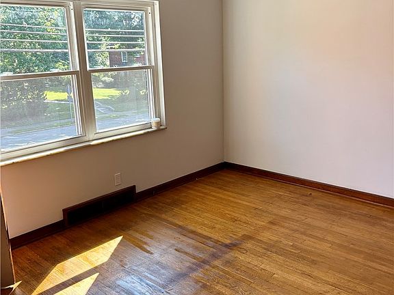 3rd image of 301 Lincoln Ave