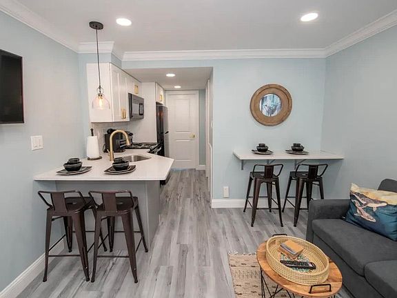 2nd image of 225 E Wildwood Ave #402
