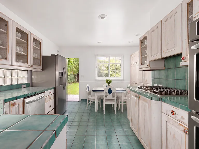 4309 Gentry Ave — Photo 12