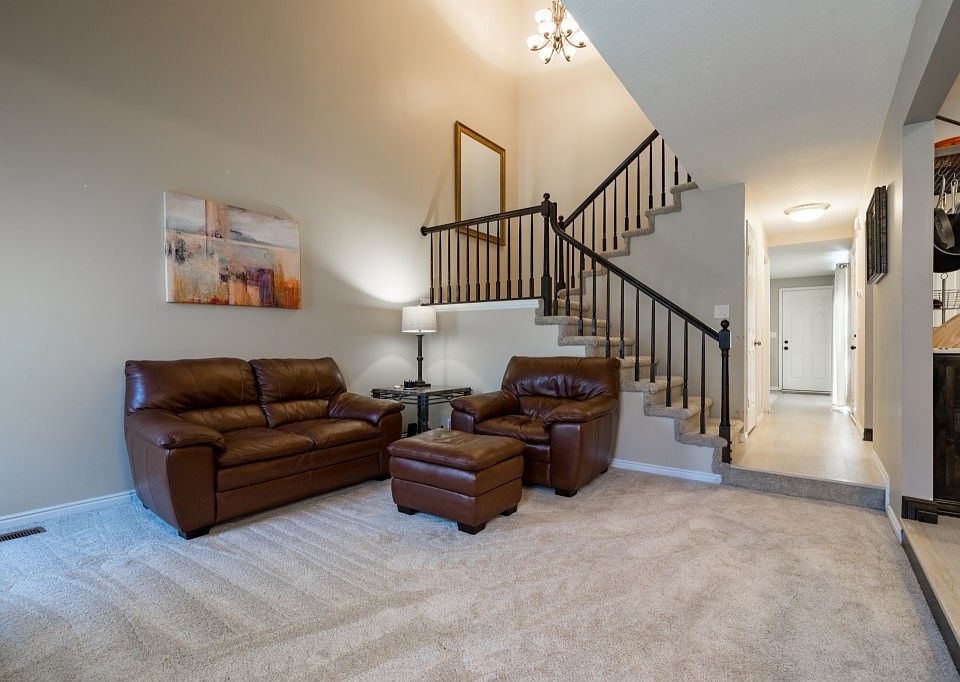 1st image of 776 E Oakwood Park Dr
