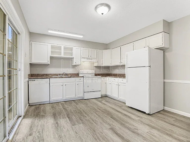 817 Lancelot Ct — Photo 10