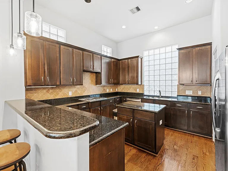 2413 Ralph St #9 — Photo 4
