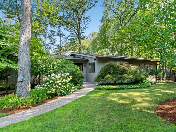 4 Ranger Lane, West Hartford, CT 06117