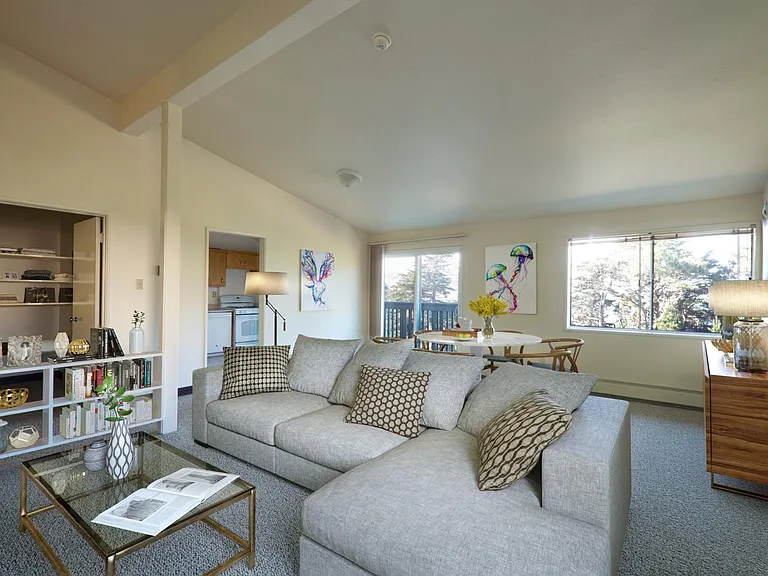 1711 Baker Ct #B — Photo 2