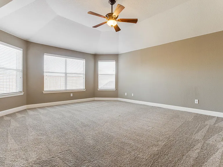 1241 Millers Creek Dr — Photo 14