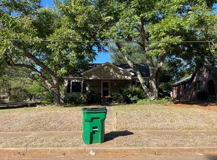 611 S Bowie St, Palestine, TX 75801