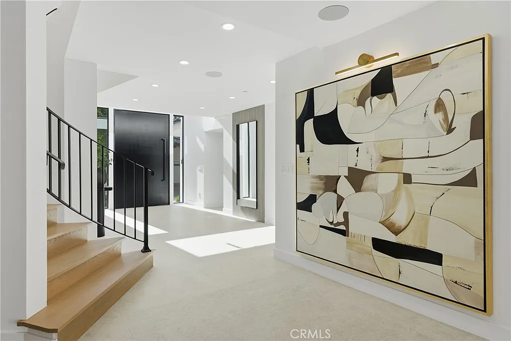 6 bed, 6.5 bath, 4651 sqft, $35,000 — Photo 3