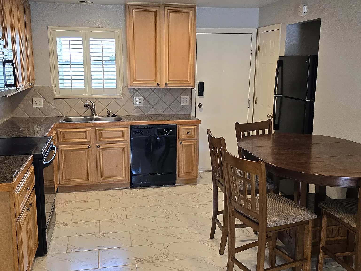 2 bed, 793 sqft, $1,550 — Photo 2