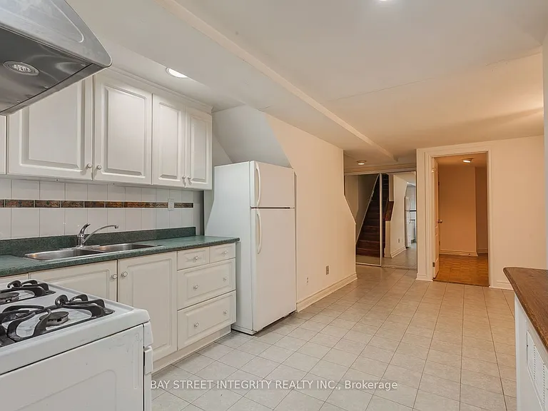 261 Markham St #B — Photo 2