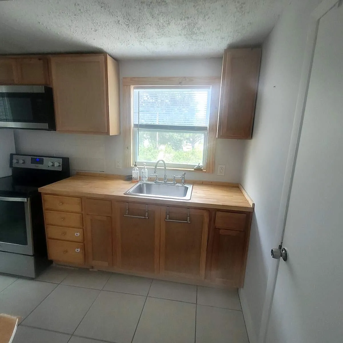 Kitchen - 2216 Forbes St #3