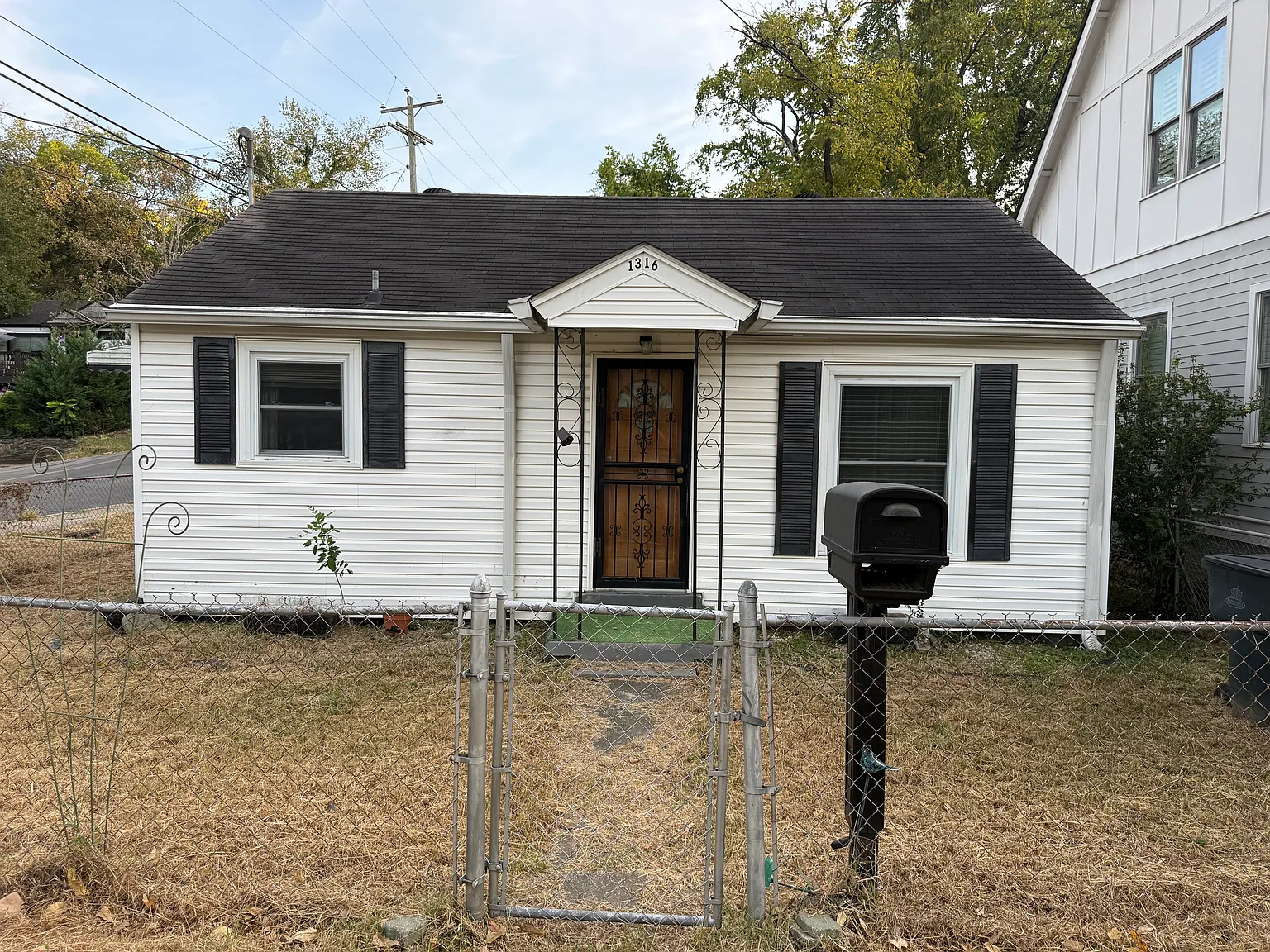 2 bed, 616 sqft, $1,300 — Photo 2