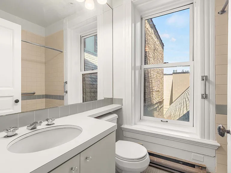 532 W Fullerton Pkwy — Photo 11
