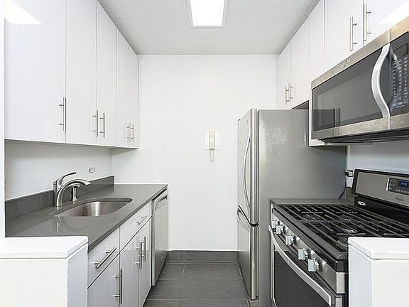 5th image of 330 W 56th St APT 24B