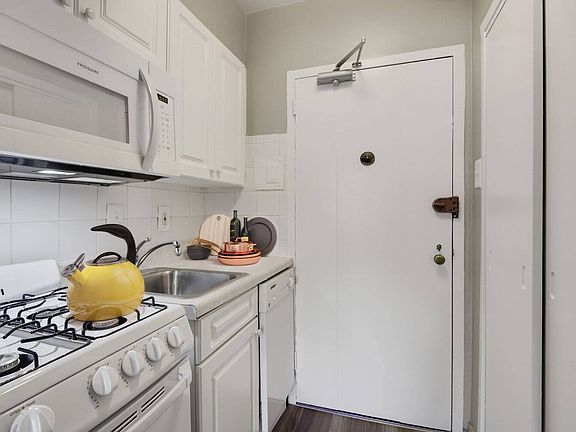 2nd image of 5415 Connecticut Ave NW #L32