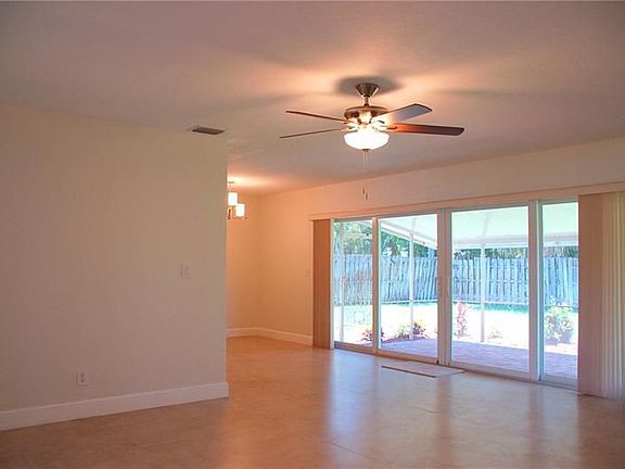 4th image of 4450 NE 18th Ave