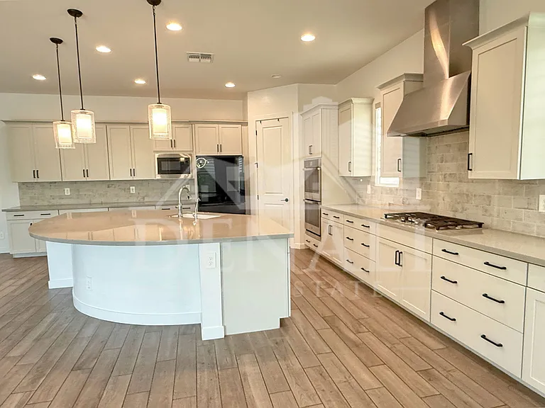 1447 E Flower St — Photo 10
