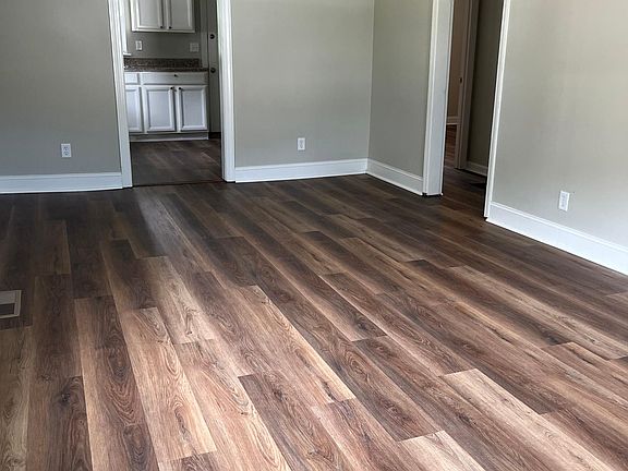 5th image of 320 Longview Dr