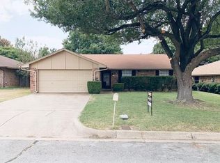 6820 Loma Vista Dr, Fort Worth, TX 76133