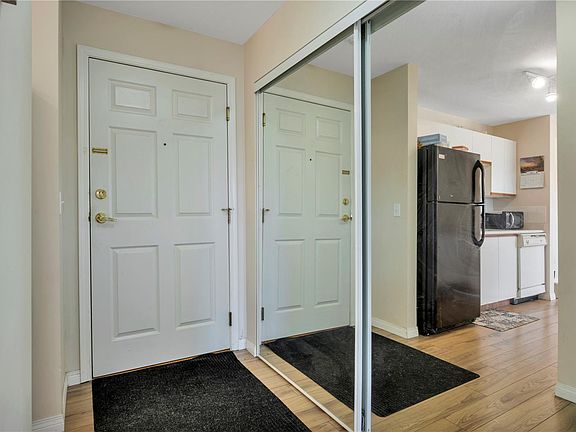 3rd image of 1631 Dufferin Cres #302