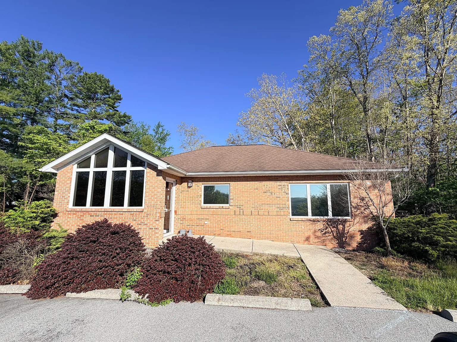 3 bed, 1400 sqft, $1,900 — Photo 1