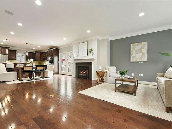 3rd image of 154 Sweetbriar Village Trl