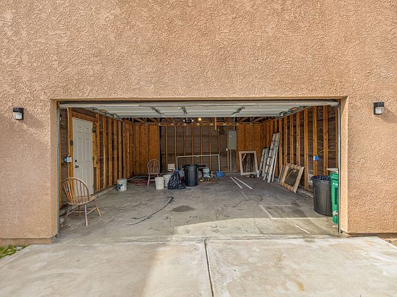 Great workshop or parking spot