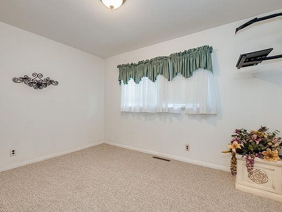 5th image of 2132 Peabody Ln
