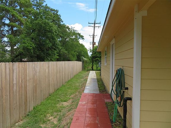 3rd image of 5403 Farley Dr #A