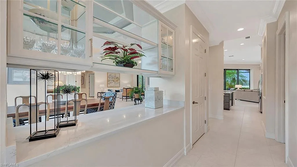 3 bed, 4.5 bath, 3522 sqft, $25,000 — Photo 3