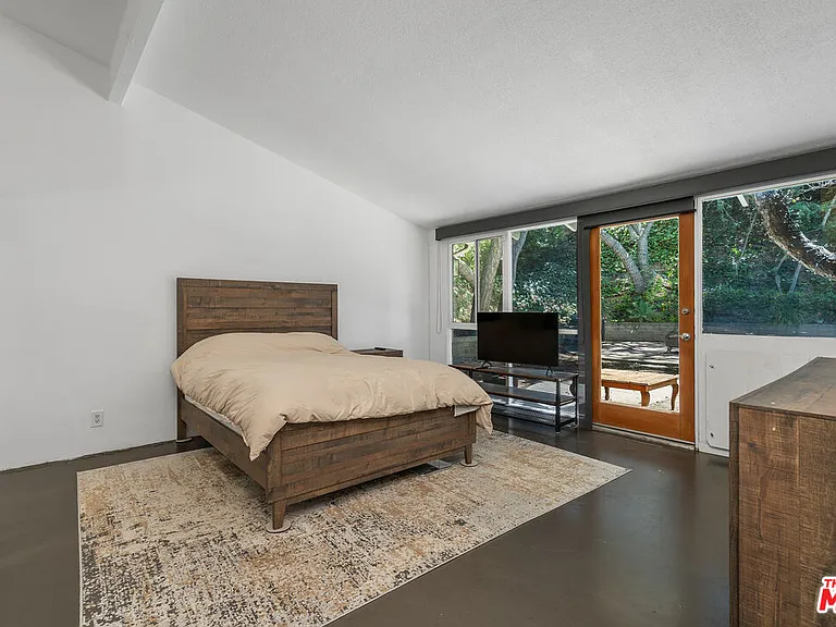 3641 Woodcliff Rd — Photo 15