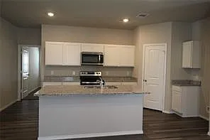 323 Pecos Dr — Photo 2