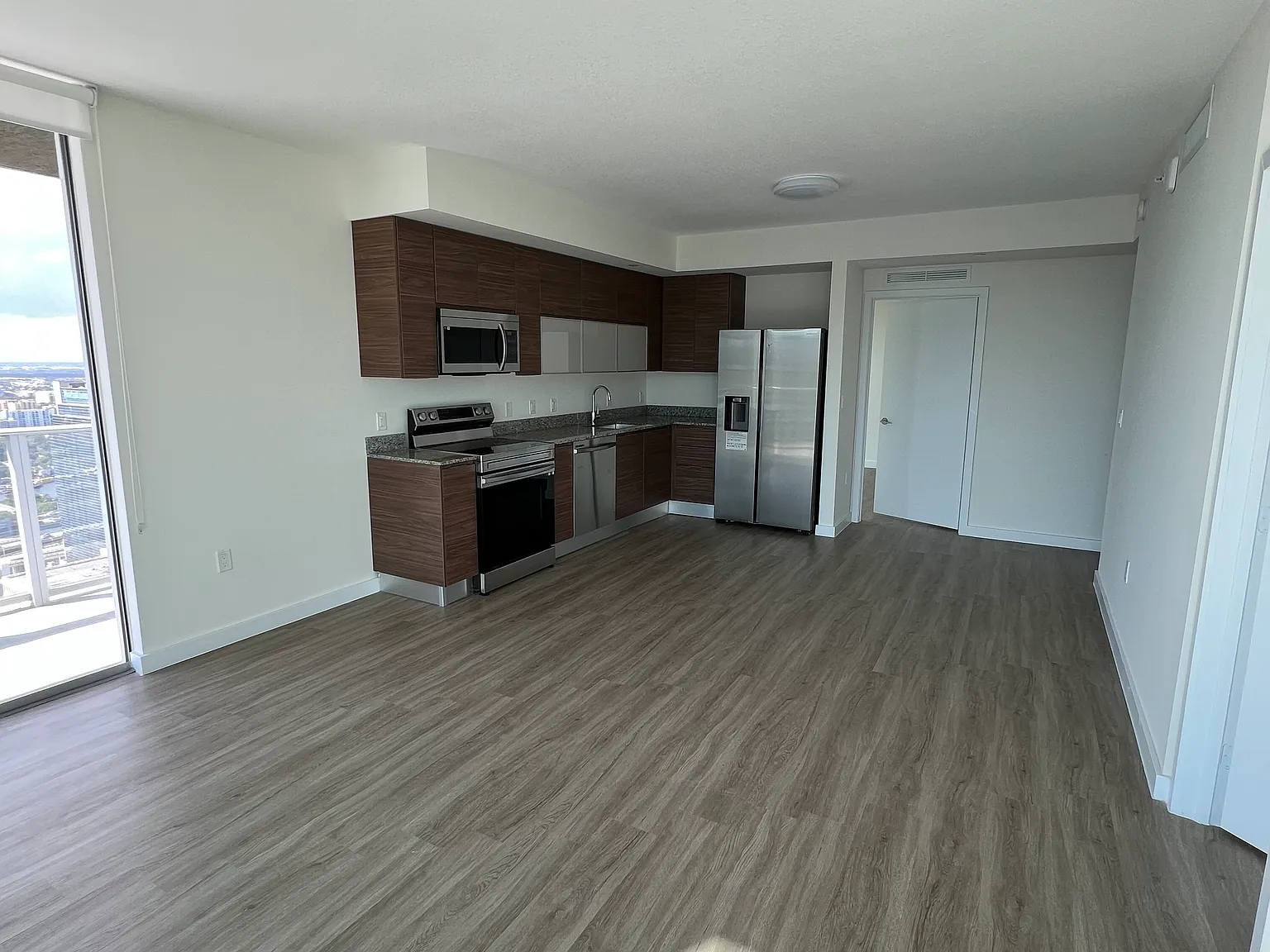 2 bed, 970 sqft, $3,000 — Photo 3