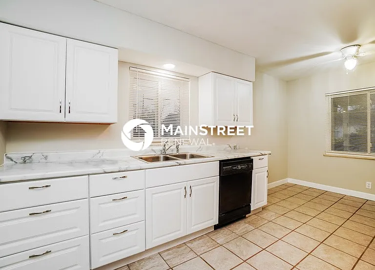 3050 Norwood St — Photo 7
