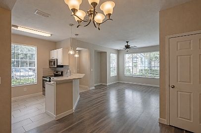 5th image of 13700 Richmond Park Dr N #1501