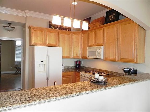 4th image of 1407 Royal Palm Dr APT B