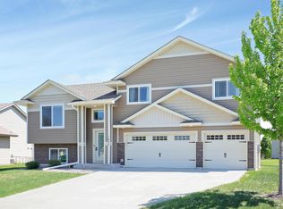 1606 Hidden Trl, Mayer, MN 55360