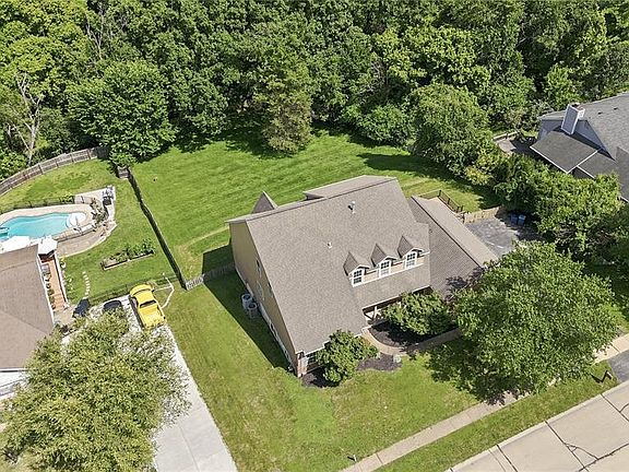 3rd image of 542 Eagles Nest Ct