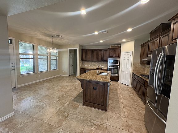 5th image of 410 Catalina Ln