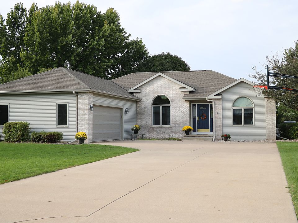 1st image of 905 Twin Harbor Dr