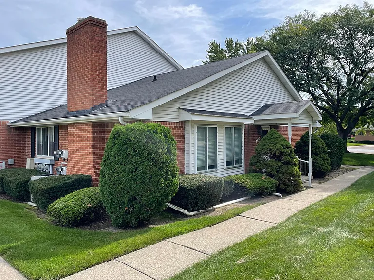 42063 Toddmark Ln — Photo 2