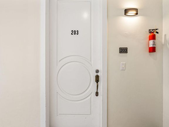 5th image of 1832 S Barrington Ave #203