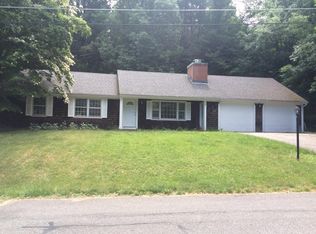 12 Hawthorne Rd, Sturbridge, MA 01566
