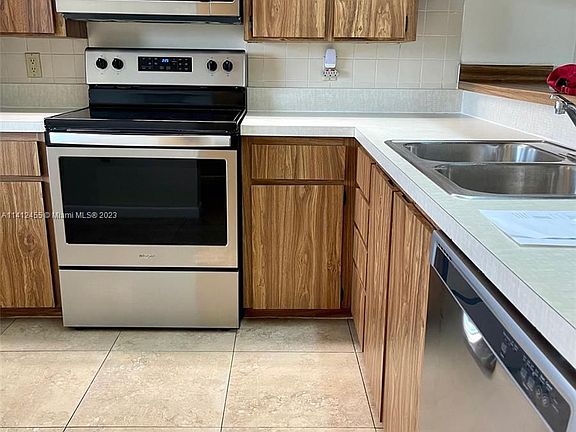 5th image of 1502 White Hall Dr #404
